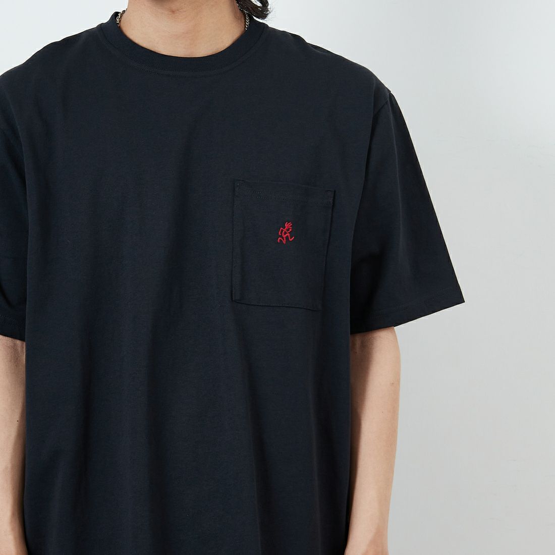 GRAMiCCi [グラミチ] ワンポイントTシャツ [G304-OGJ] BLACK &&モデル身長：179cm 着用サイズ：XL&&