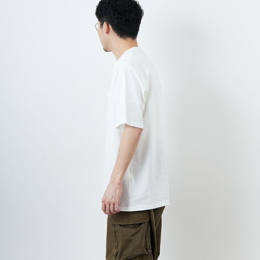 GRAMiCCi [グラミチ] ワンポイントTシャツ [G304-OGJ] WHITE &&モデル身長：168cm 着用サイズ：L&&