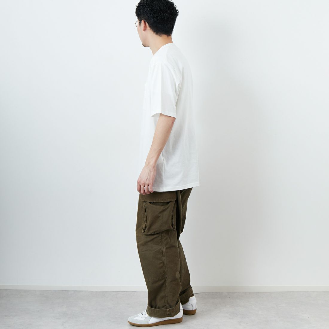 GRAMiCCi [グラミチ] ワンポイントTシャツ [G304-OGJ] WHITE &&モデル身長：168cm 着用サイズ：L&&