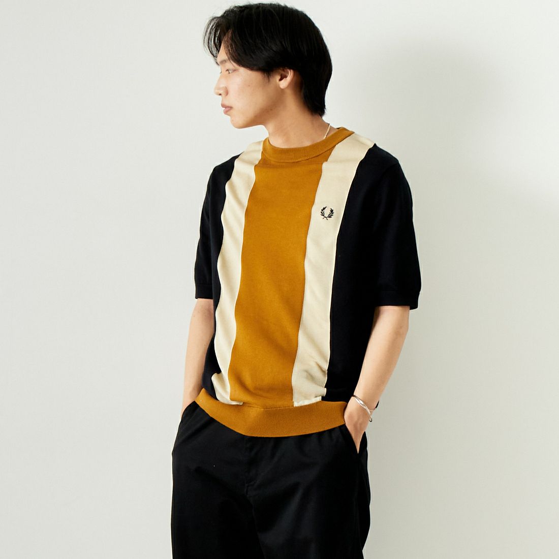 FRED PERRY [フレッドペリー] ストライプ ファインニットTシャツ [K7853] U57 BLK/OA &&モデル身長：179cm 着用サイズ：L&&