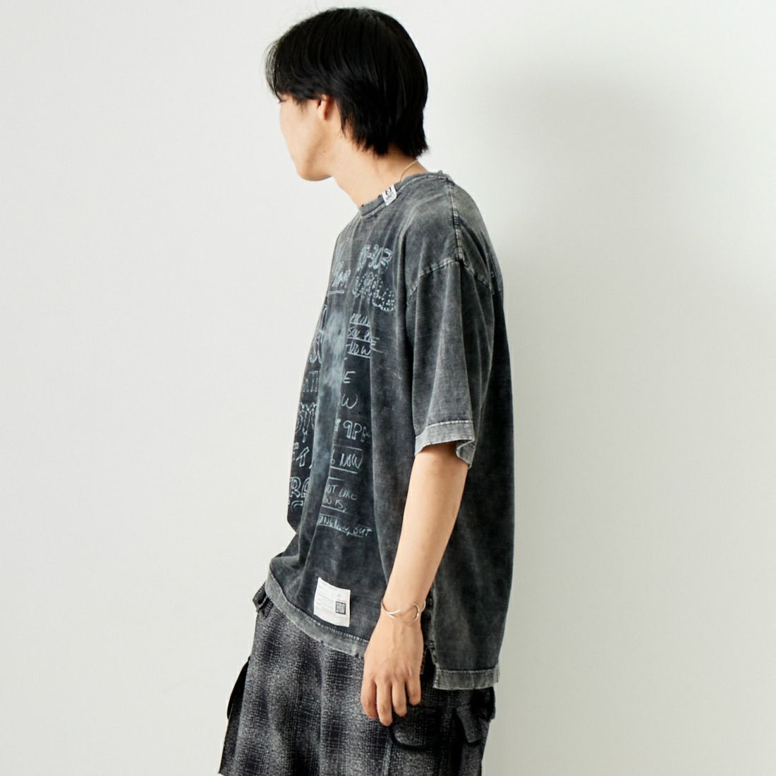 Maison MIHARA YASUHIRO [メゾン ミハラヤスヒロ] ブリーチドTシャツ [A12TS602] BLACK &&モデル身長：179cm 着用サイズ：46&&