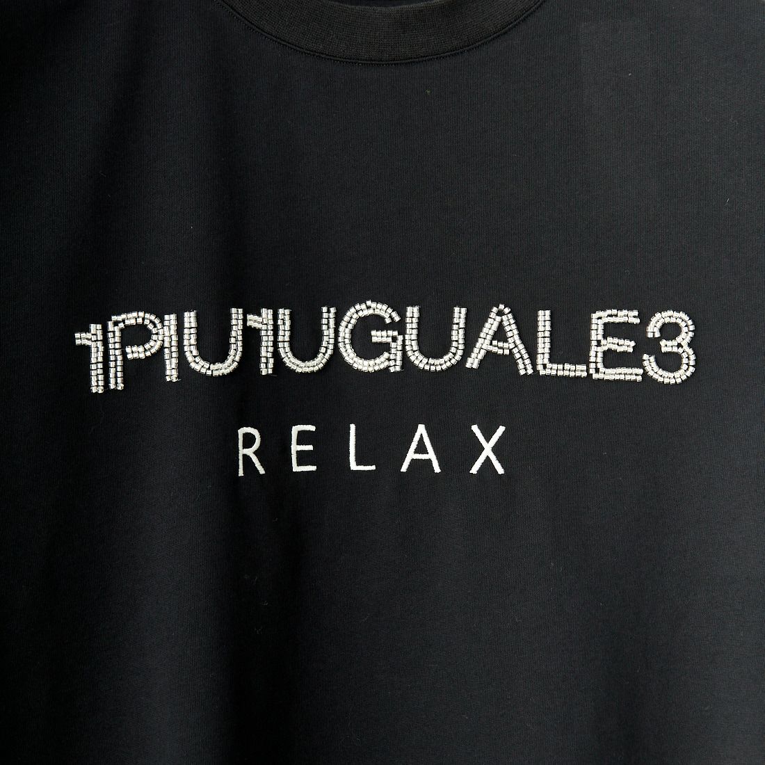 1PIU1UGUALE3 RELAX [ウノ ピゥ ウノ ウグァーレ トレ] ビーズロゴTシャツ [UST-24008] SN90 BLACK