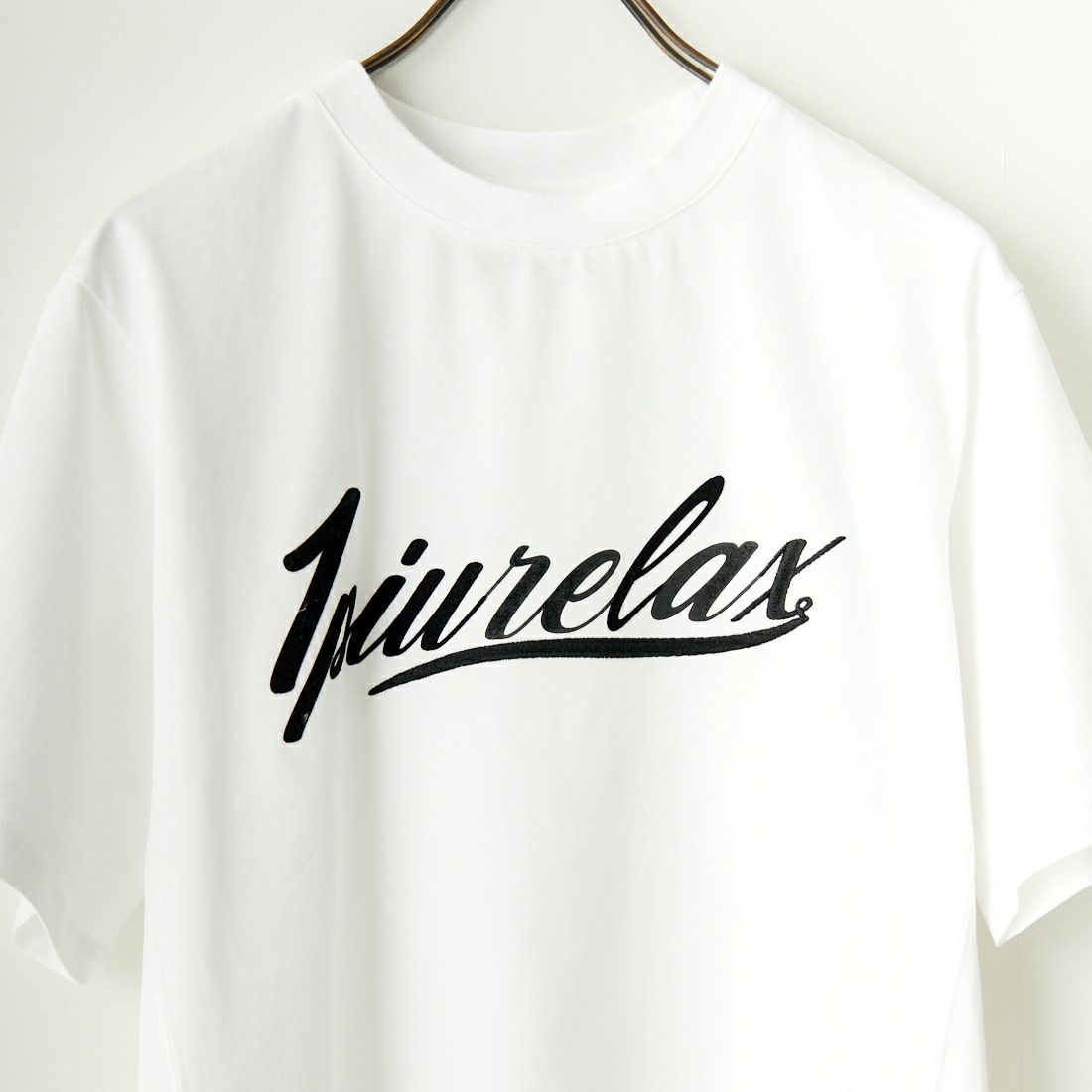 1PIU1UGUALE3 RELAX [ウノ ピゥ ウノ ウグァーレ トレ] フローイングロゴTシャツ [UST-24004] SN10 WHITE