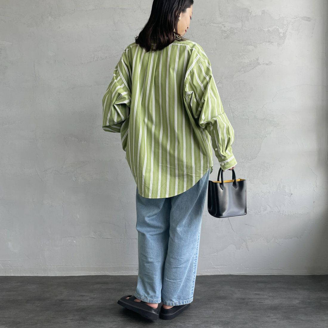 THE SHINZONE [ザ シンゾーン] ストライプダディシャツ [24SMSBL04] 75 GREEN &&モデル身長：163cm 着用サイズ：RS&&