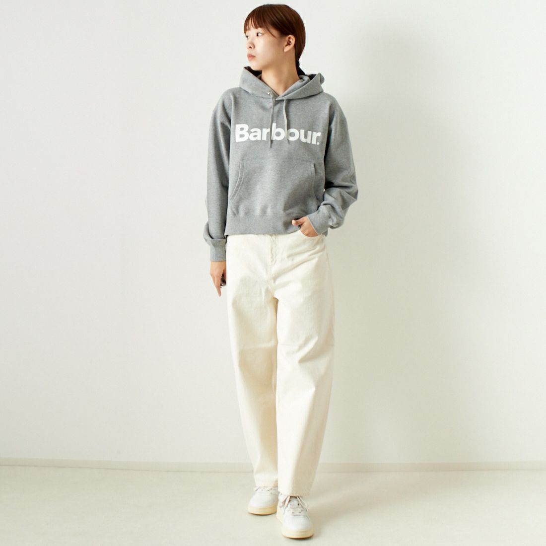 Barbour [バブアー] BARBOURロゴ スウェットフードパーカー [241LOLG002] H.GREY &&モデル身長：167cm 着用サイズ：M&&