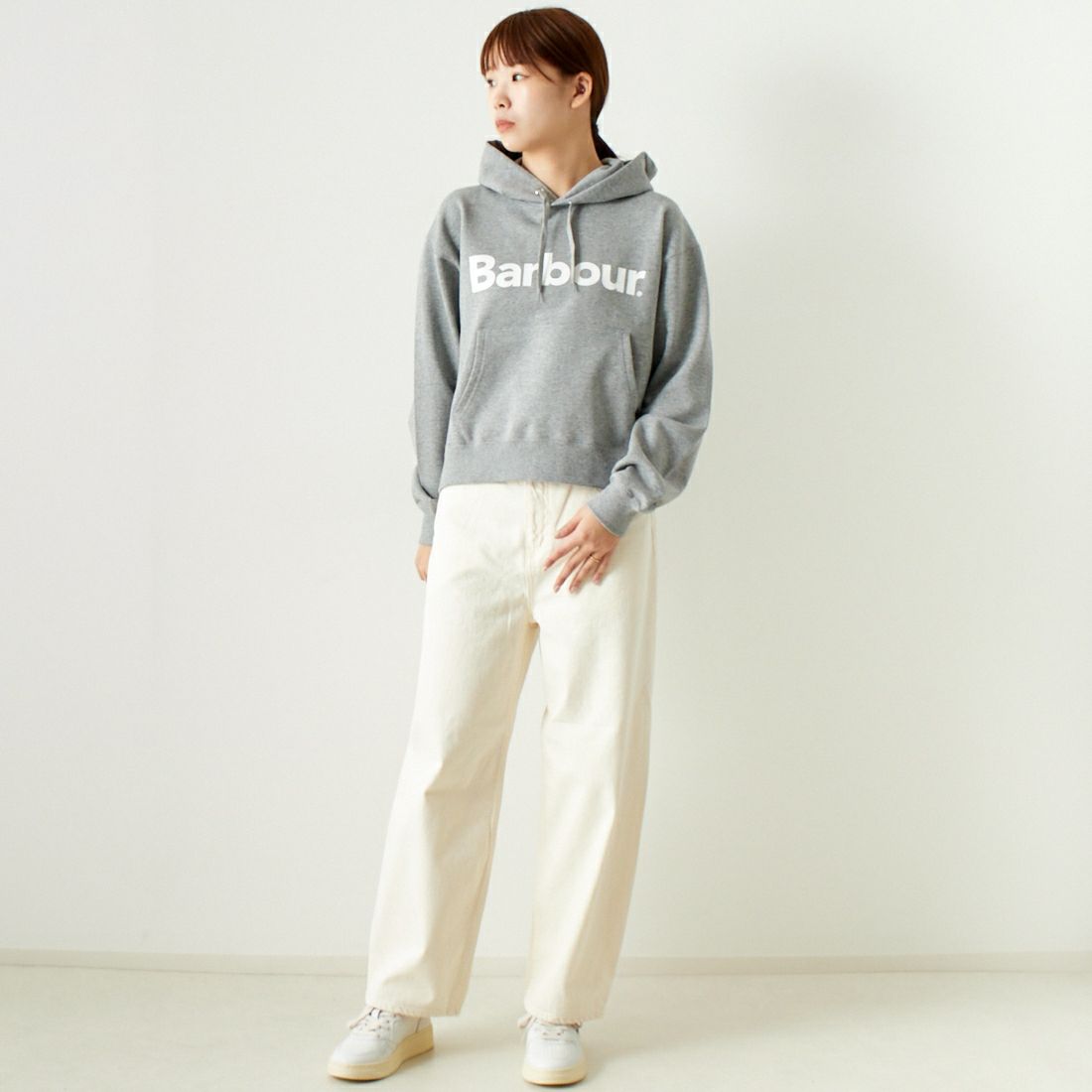 Barbour [バブアー] BARBOURロゴ スウェットフードパーカー [241LOLG002] H.GREY &&モデル身長：167cm 着用サイズ：M&&