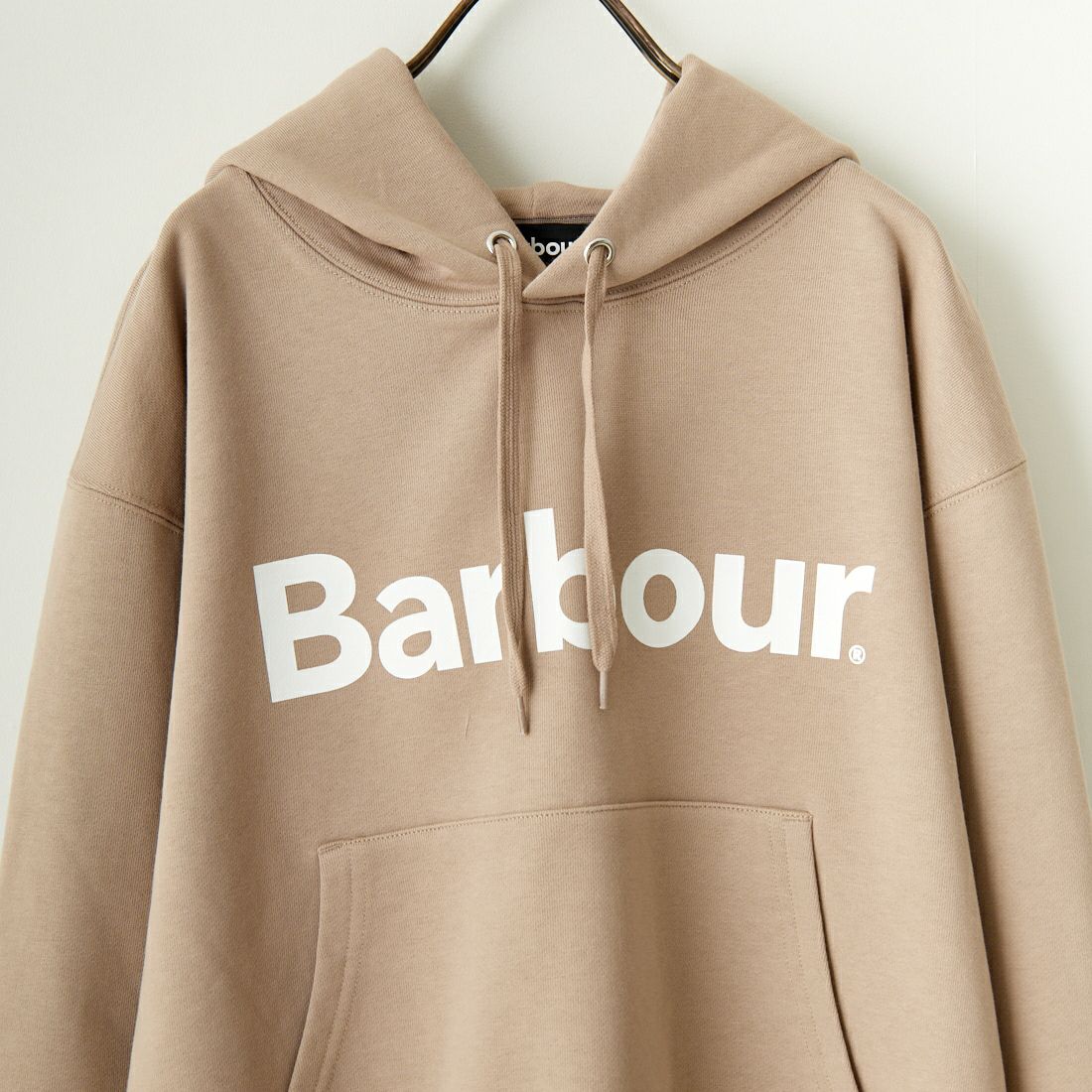 Barbour [バブアー] BARBOURロゴ スウェットフードパーカー [241LOLG002] DK.BEIGE