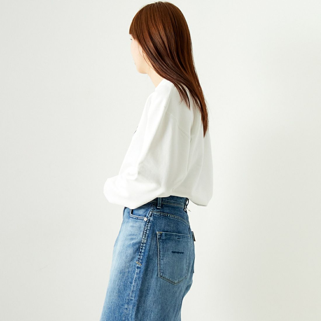 Barbour [バブアー] BARBOURロゴ クルーネックスウェット [241LOLG001] IVORY &&モデル身長：167cm 着用サイズ：M&&