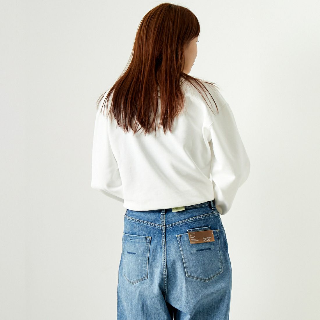 Barbour [バブアー] BARBOURロゴ クルーネックスウェット [241LOLG001] IVORY &&モデル身長：167cm 着用サイズ：M&&