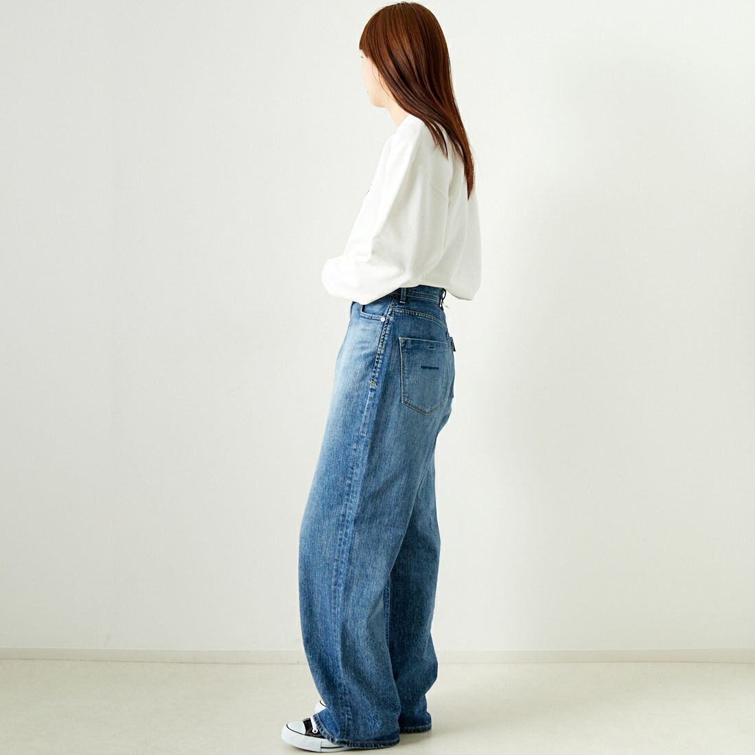 Barbour [バブアー] BARBOURロゴ クルーネックスウェット [241LOLG001] IVORY &&モデル身長：167cm 着用サイズ：M&&