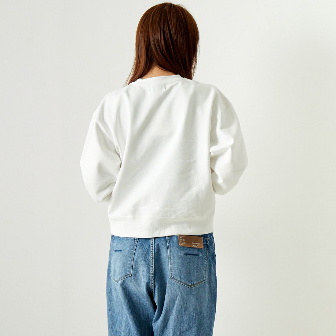 Barbour [バブアー] BARBOURロゴ クルーネックスウェット [241LOLG001] IVORY &&モデル身長：167cm 着用サイズ：M&&