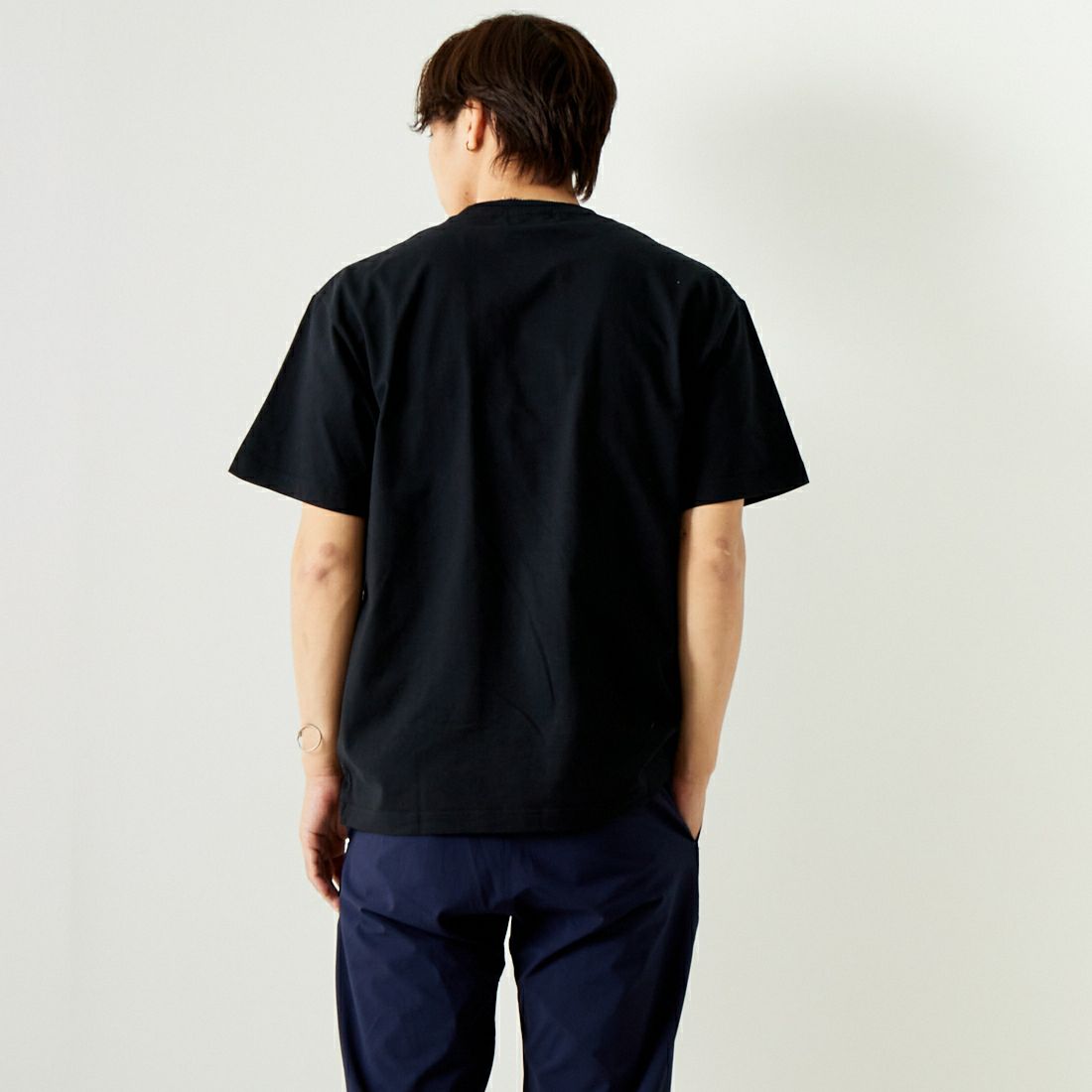 XLARGE [エクストララージ] スクエア刺繍ロゴTシャツ [101241011023] BLACK &&モデル身長：179cm 着用サイズ：L&&
