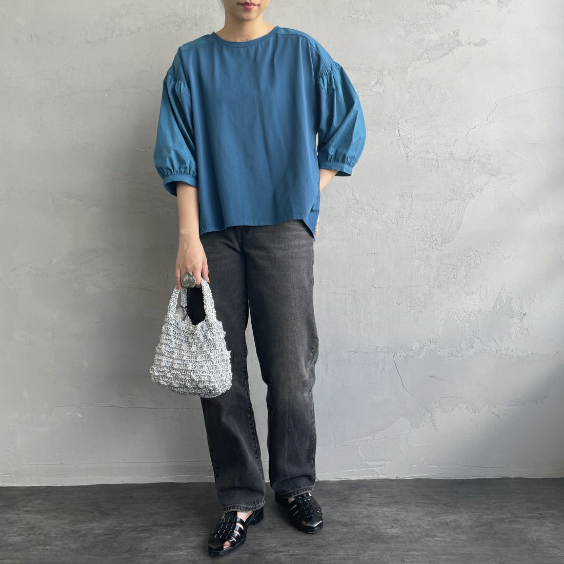 Maison de L'allure [メゾン ドゥ ラリュール] 異素材ドッキング 袖ボリュームプルオーバーカットソー [24112010] 12 BLUE &&モデル身長：156cm 着用サイズ：F&&