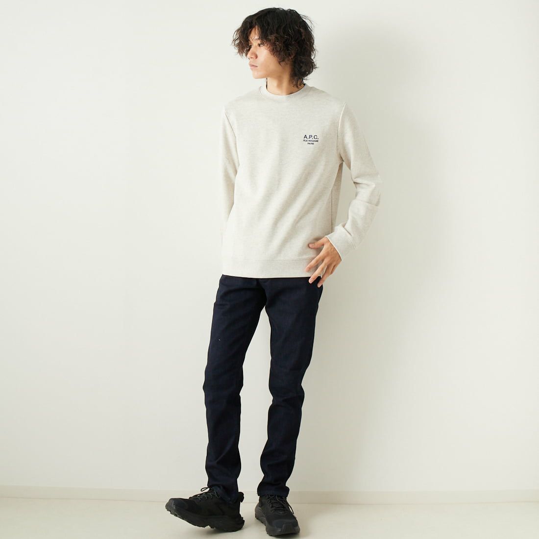 DENHAM [デンハム] スリムフィットジーンズ RAZOR [RAZOR-BLFMVBLUE] DARK BLUE &&モデル身長：182cm 着用サイズ：29&&