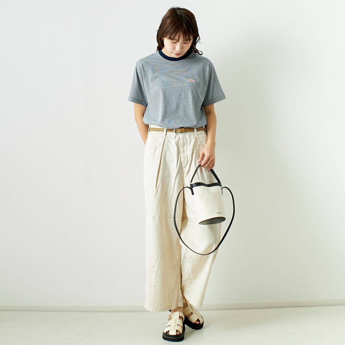 SOMETHING [サムシング] 別注 ベルト付きタックワイドパンツ [SN765S-JF] 9434 IVORY &&モデル身長：167cm 着用サイズ：S&&