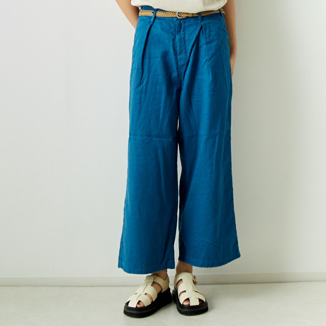 SOMETHING [サムシング] 別注 ベルト付きタックワイドパンツ [SN765S-JF] 9442 BLUE &&モデル身長：167cm 着用サイズ：S&&