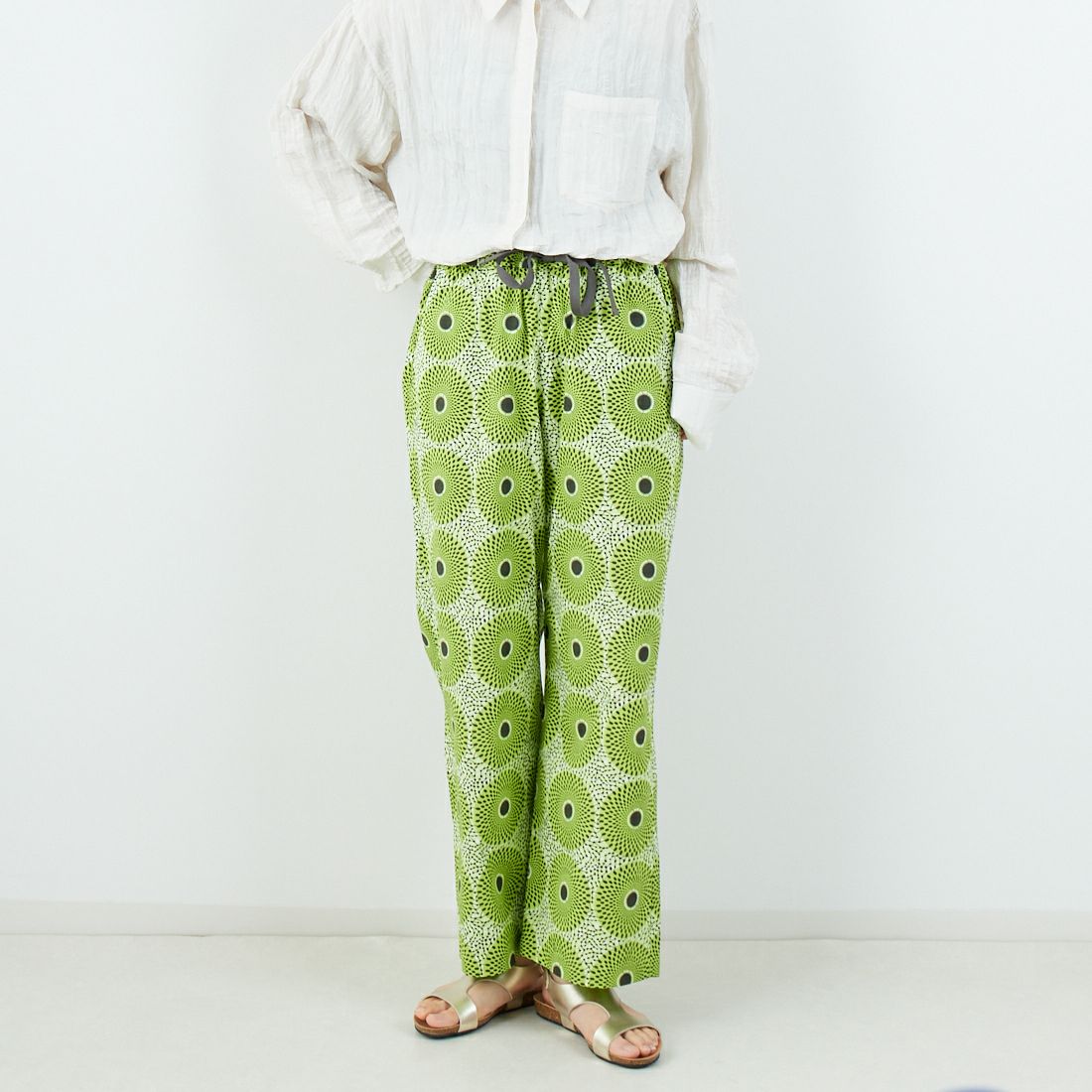 le glazik [ルグラジック] バティック柄プリント コットンイージーパンツ [LG-E0048BTK] LIME CIRCL &&モデル身長：160cm 着用サイズ：34&&