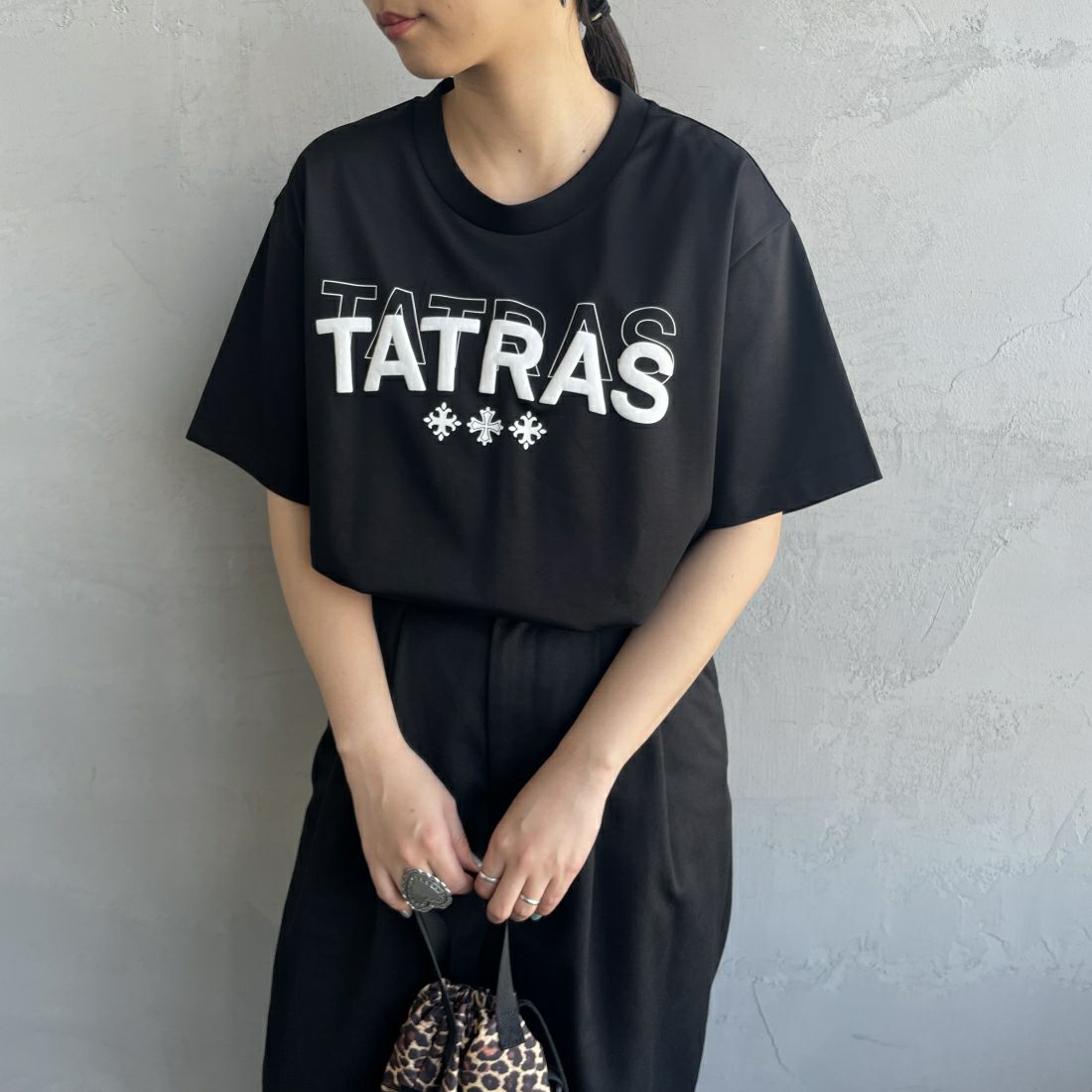 TATRAS [タトラス] ANICETO/アニチェート Tシャツ [MTAT24S8261-M] BLACK &&モデル身長：156cm 着用サイズ：1&&