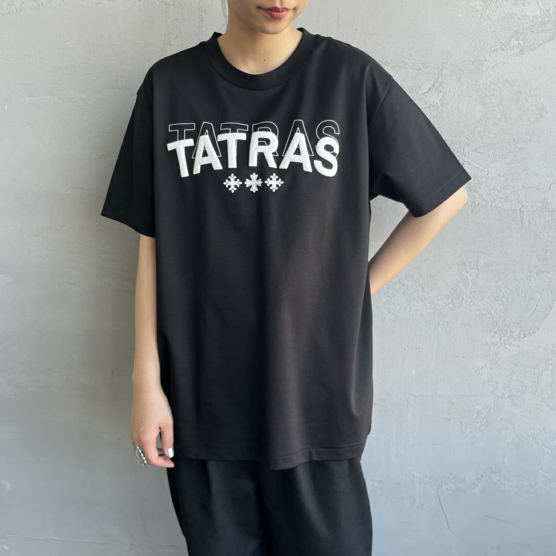 TATRAS [タトラス] ANICETO/アニチェート Tシャツ [MTAT24S8261-M] BLACK &&モデル身長：156cm 着用サイズ：1&&