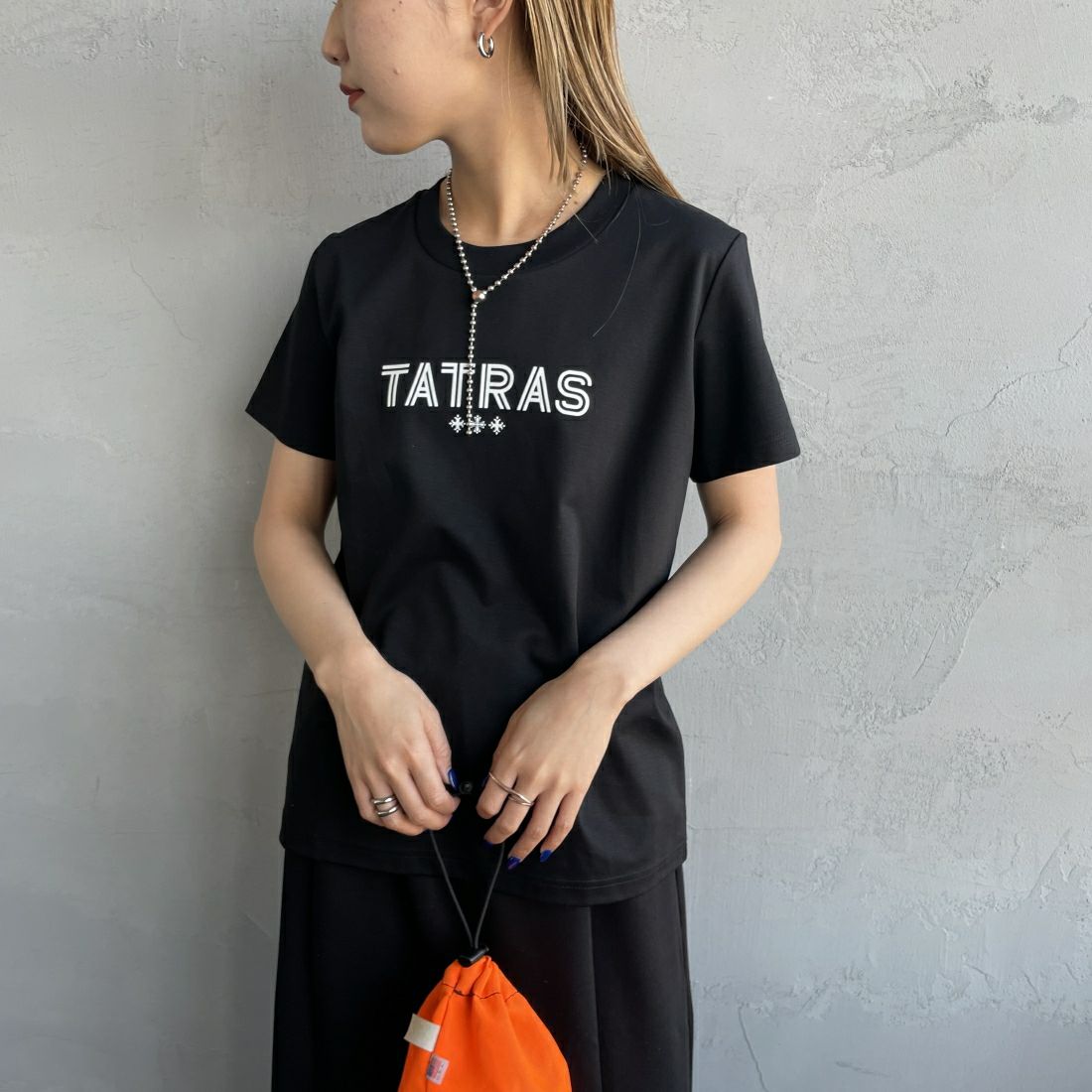 TATRAS [タトラス] GIUDITTA/ジュディッタ Tシャツ [LTAT24S8639-M] BLACK &&モデル身長：156cm 着用サイズ：2&&