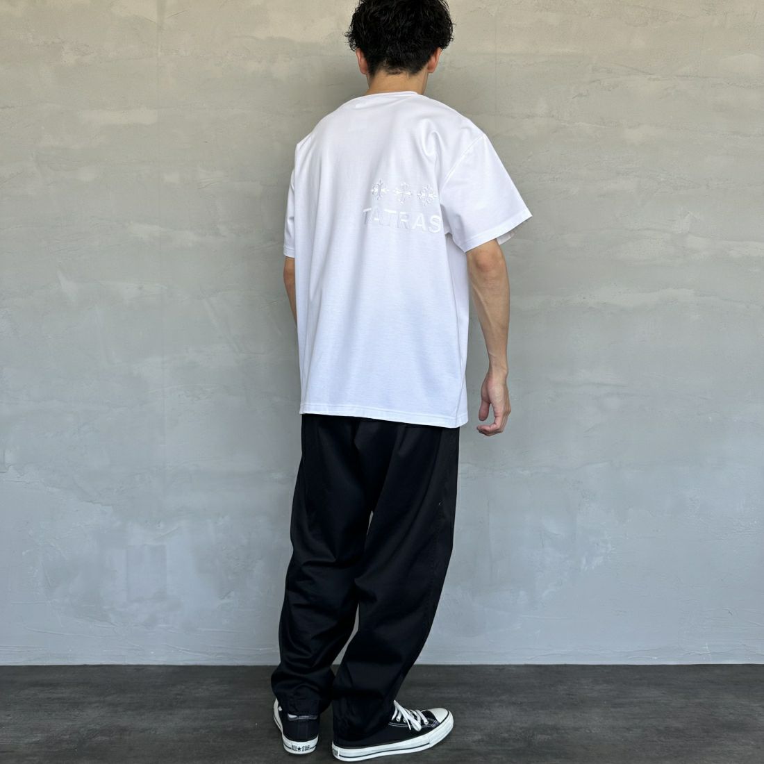 TATRAS [タトラス] NUNKI/ヌンキ ブランドロゴTシャツ [MTAT24S8193-M] WHITE &&モデル身長：168cm 着用サイズ：3&&