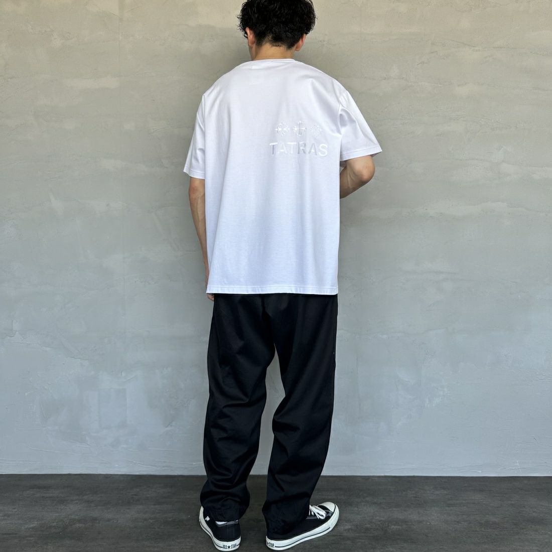 TATRAS [タトラス] NUNKI/ヌンキ ブランドロゴTシャツ [MTAT24S8193-M] WHITE &&モデル身長：168cm 着用サイズ：3&&