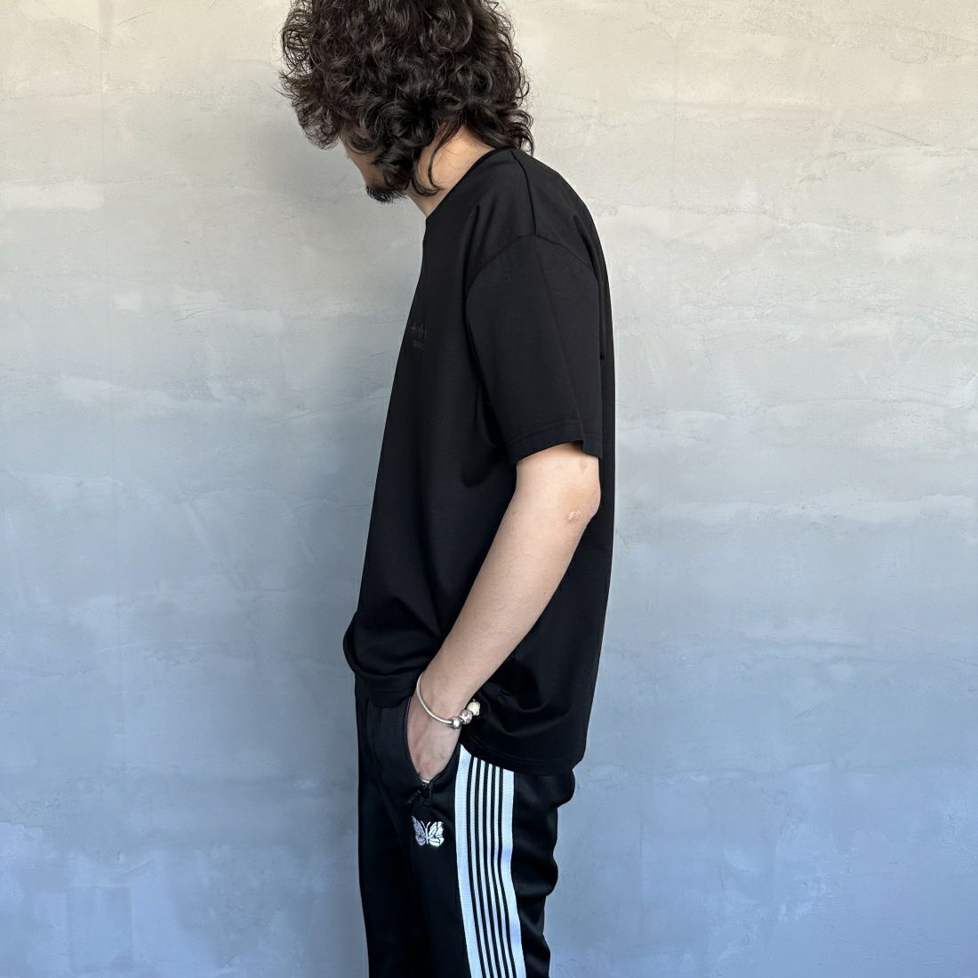 TATRAS [タトラス] NUNKI/ヌンキ ブランドロゴTシャツ [MTAT24S8193-M] BLACK &&モデル身長：173cm 着用サイズ：3&&