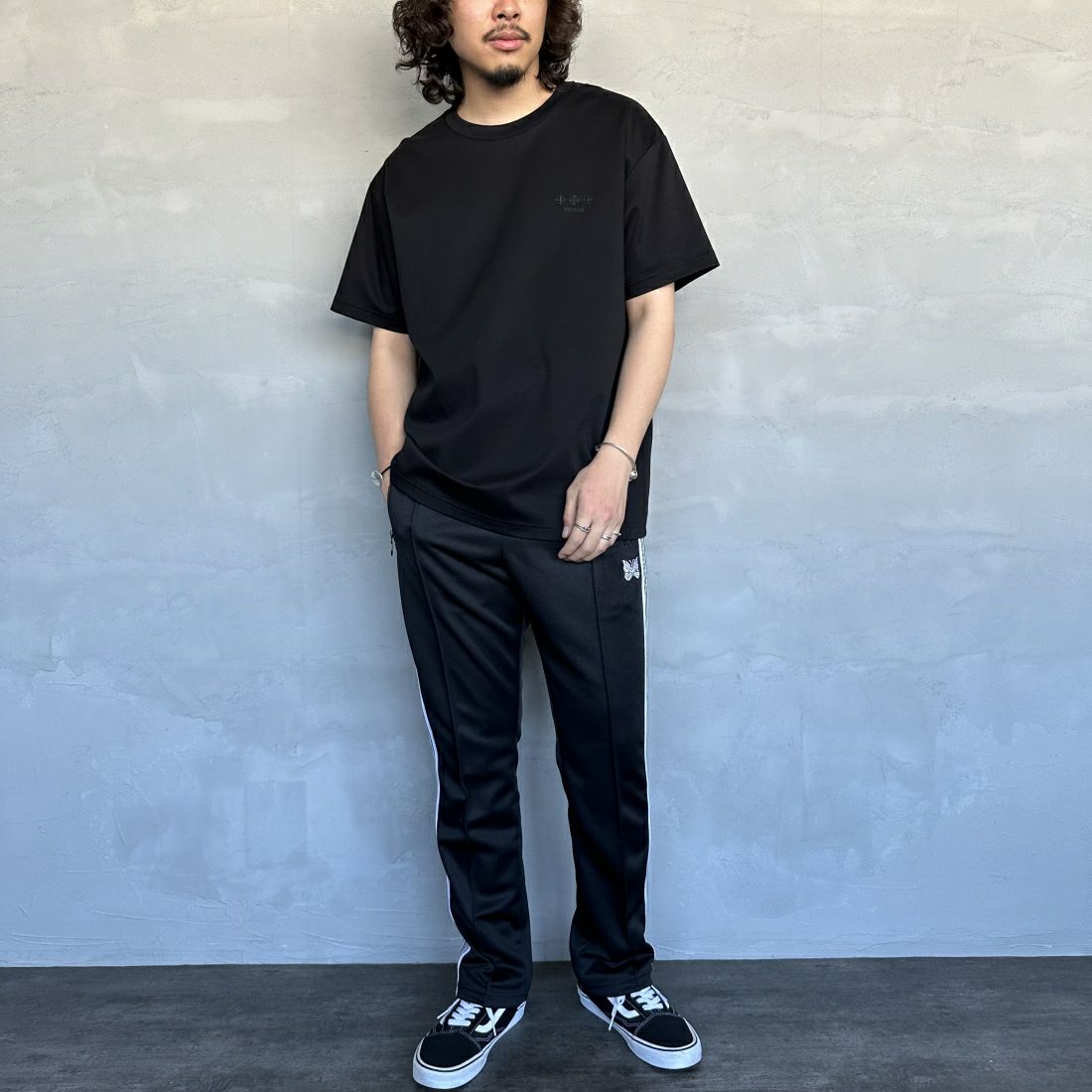 TATRAS [タトラス] NUNKI/ヌンキ ブランドロゴTシャツ [MTAT24S8193-M] BLACK &&モデル身長：173cm 着用サイズ：3&&