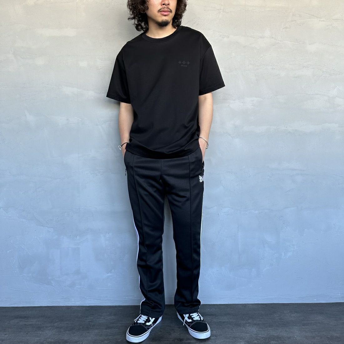 TATRAS [タトラス] NUNKI/ヌンキ ブランドロゴTシャツ [MTAT24S8193-M] BLACK &&モデル身長：173cm 着用サイズ：3&&