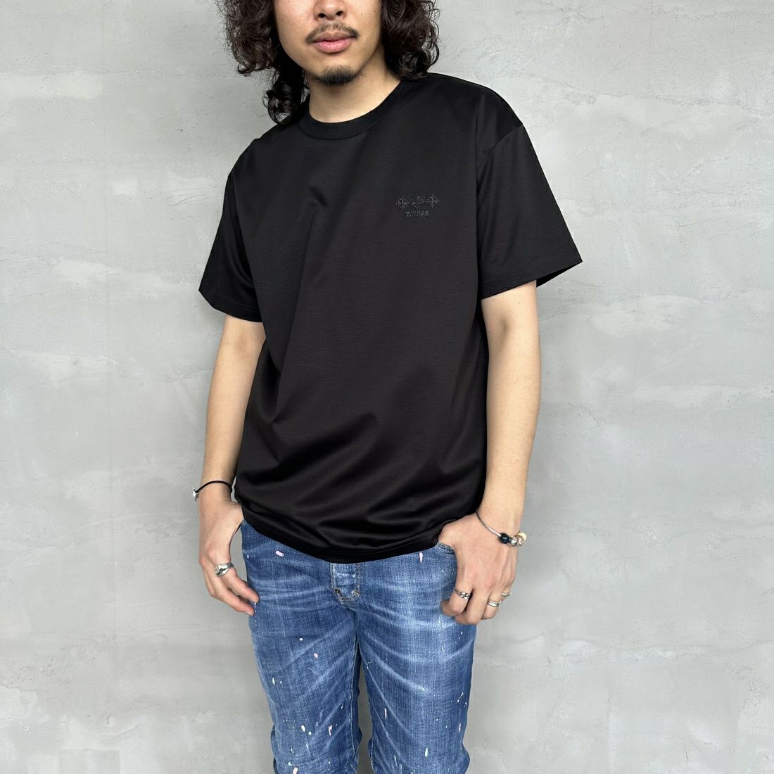 TATRAS [タトラス] NUNKI/ヌンキ ブランドロゴTシャツ [MTAT24S8193-M] BLACK &&モデル身長：173cm 着用サイズ：2&&