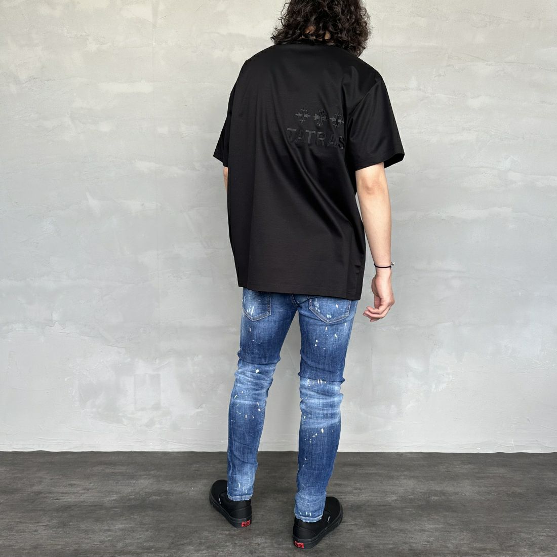 TATRAS [タトラス] NUNKI/ヌンキ ブランドロゴTシャツ [MTAT24S8193-M] BLACK &&モデル身長：173cm 着用サイズ：4&&