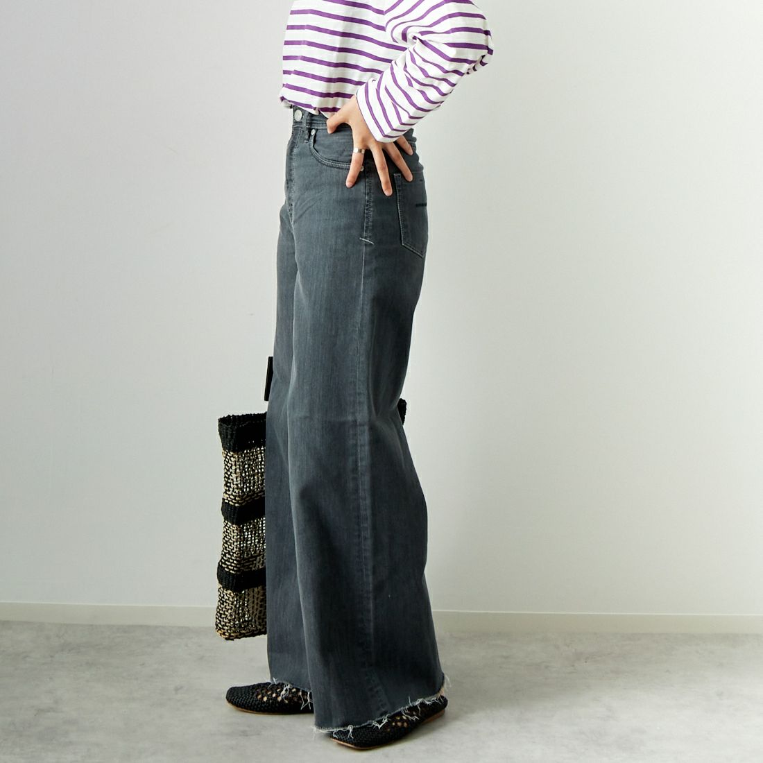 YANUK [ヤヌーク] リアリーライト ワイドフレアパンツ [57141313] AGY &&モデル身長：160cm 着用サイズ：23&&
