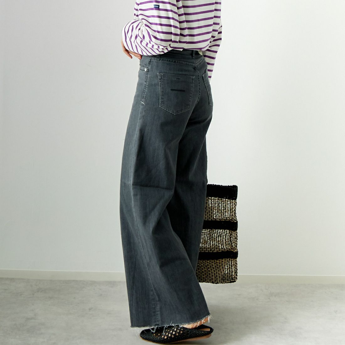 YANUK [ヤヌーク] リアリーライト ワイドフレアパンツ [57141313] AGY &&モデル身長：160cm 着用サイズ：23&&
