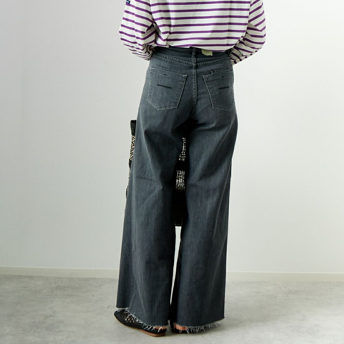 YANUK [ヤヌーク] リアリーライト ワイドフレアパンツ [57141313] AGY &&モデル身長：160cm 着用サイズ：23&&