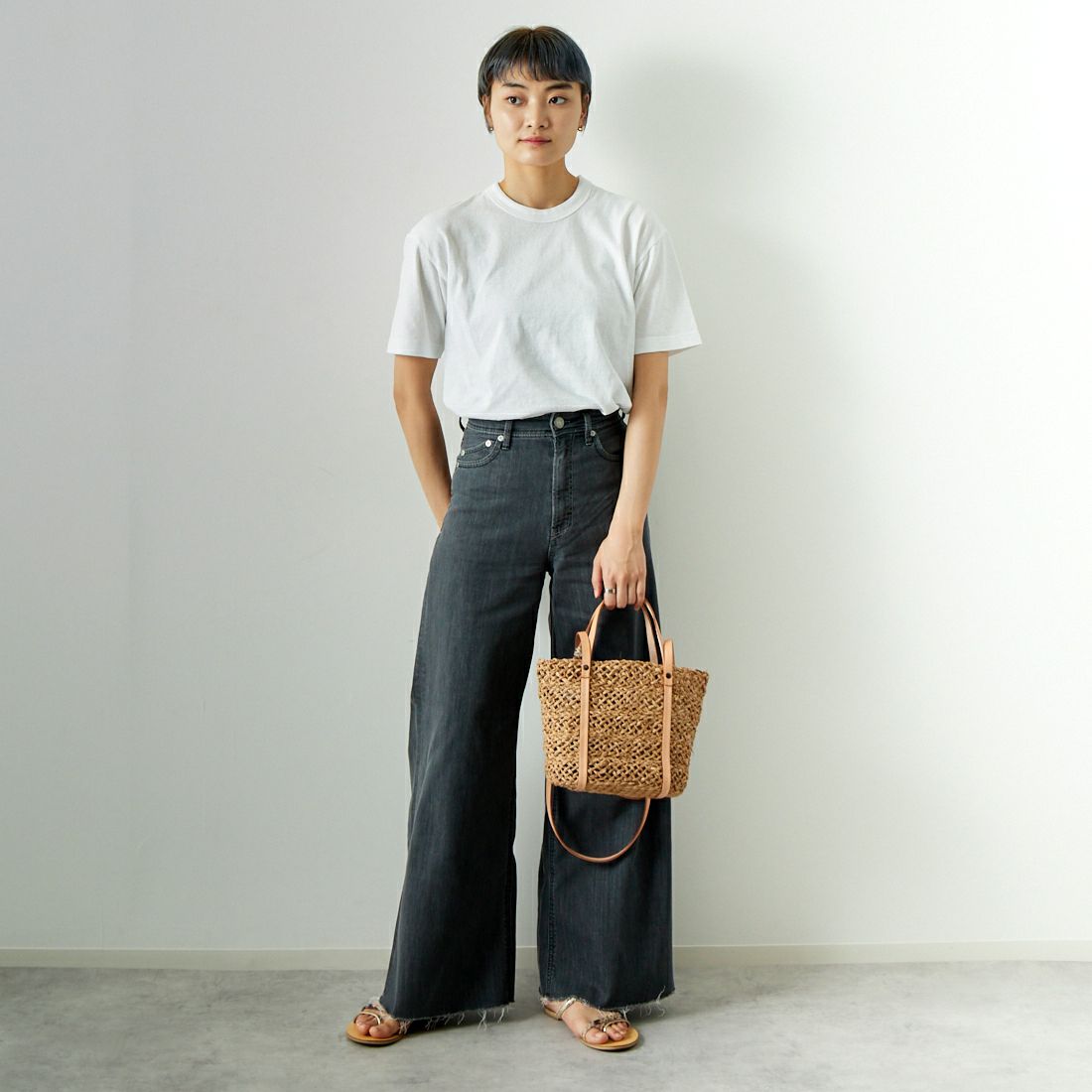 YANUK [ヤヌーク] リアリーライト ワイドフレアパンツ [57141313] AGY &&モデル身長：160cm 着用サイズ：23&&