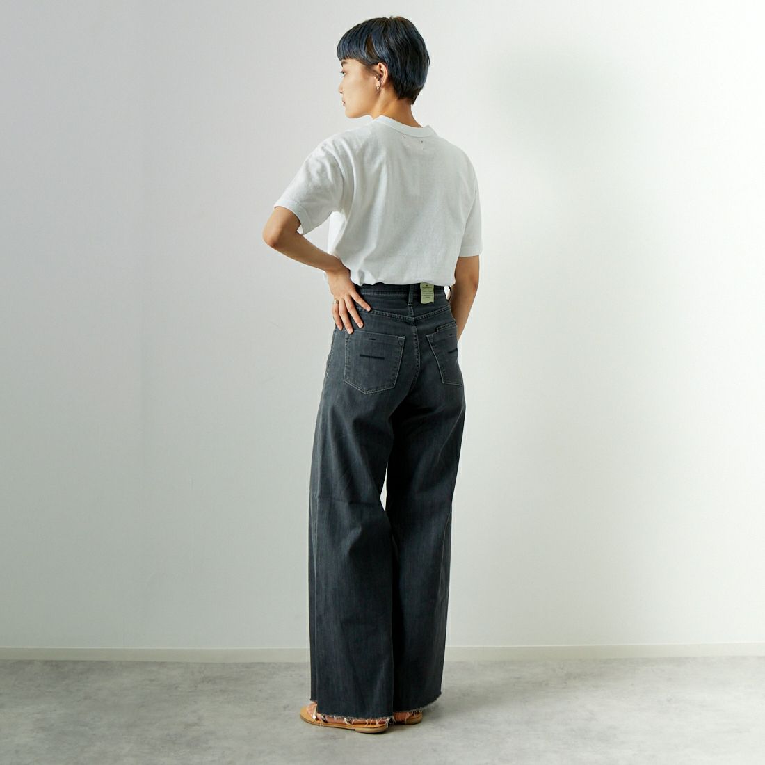YANUK [ヤヌーク] リアリーライト ワイドフレアパンツ [57141313] AGY &&モデル身長：160cm 着用サイズ：23&&
