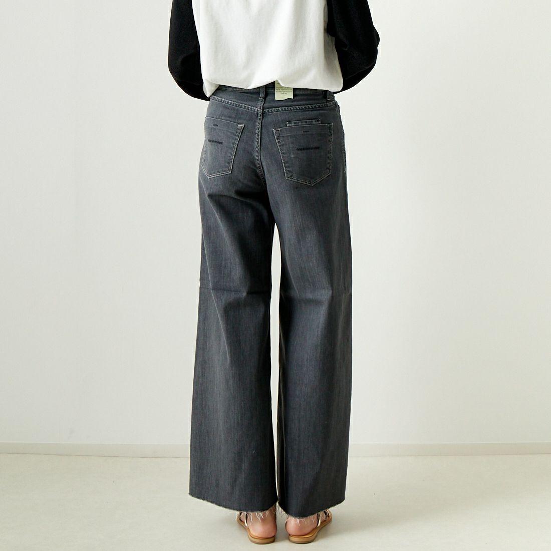 YANUK [ヤヌーク] リアリーライト ワイドフレアパンツ [57141313] AGY &&モデル身長：167cm 着用サイズ：25&&