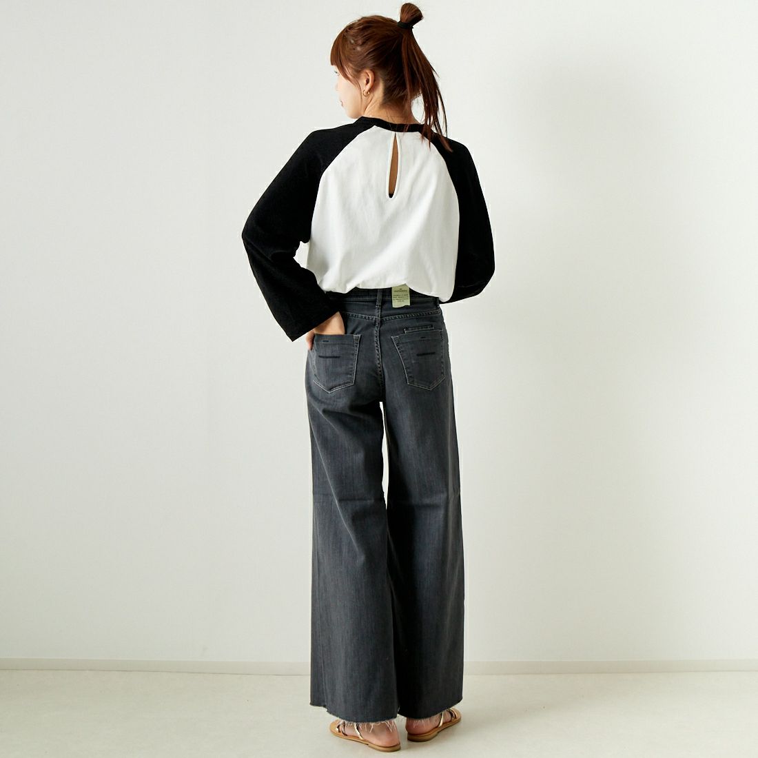 YANUK [ヤヌーク] リアリーライト ワイドフレアパンツ [57141313] AGY &&モデル身長：167cm 着用サイズ：25&&