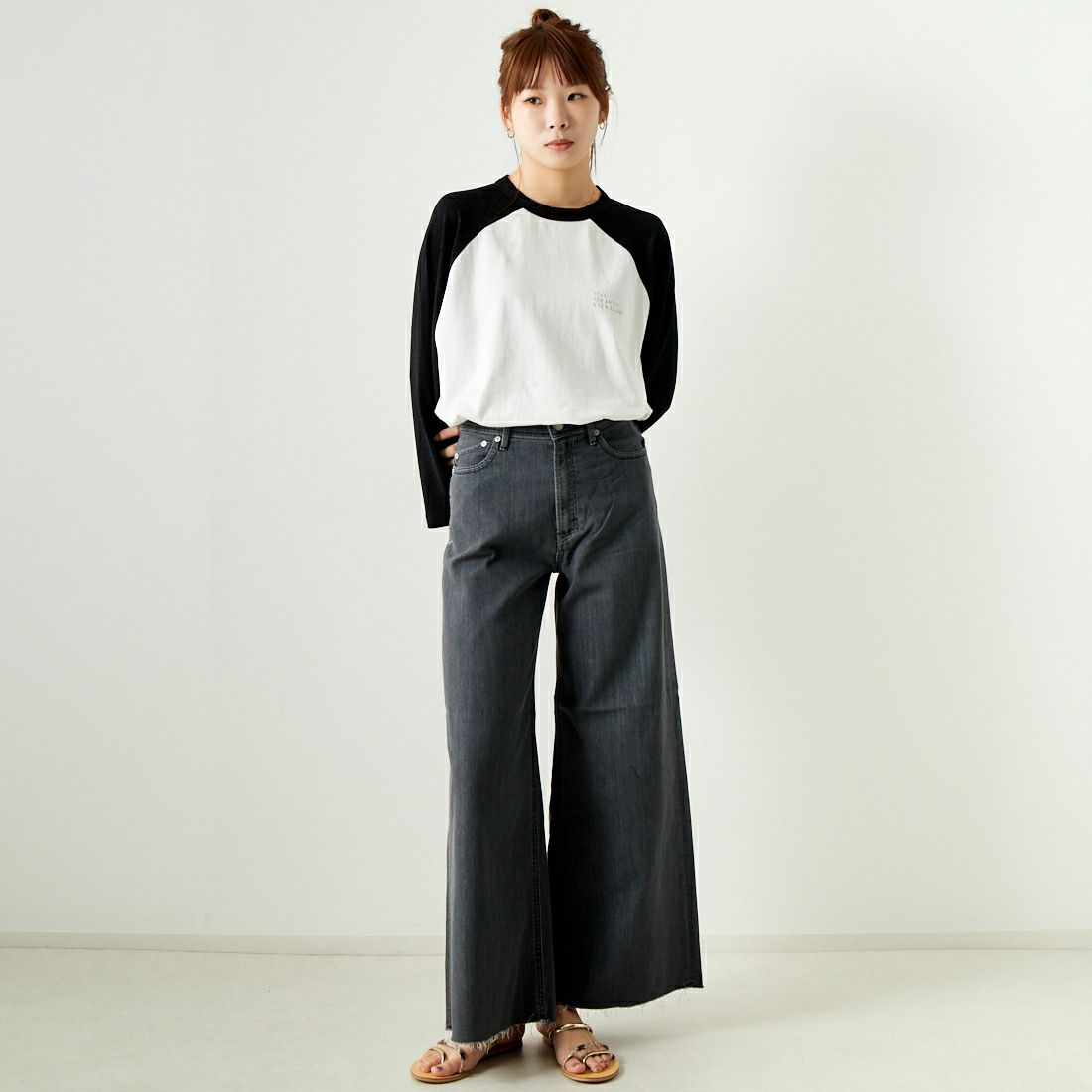YANUK [ヤヌーク] リアリーライト ワイドフレアパンツ [57141313] AGY &&モデル身長：167cm 着用サイズ：25&&
