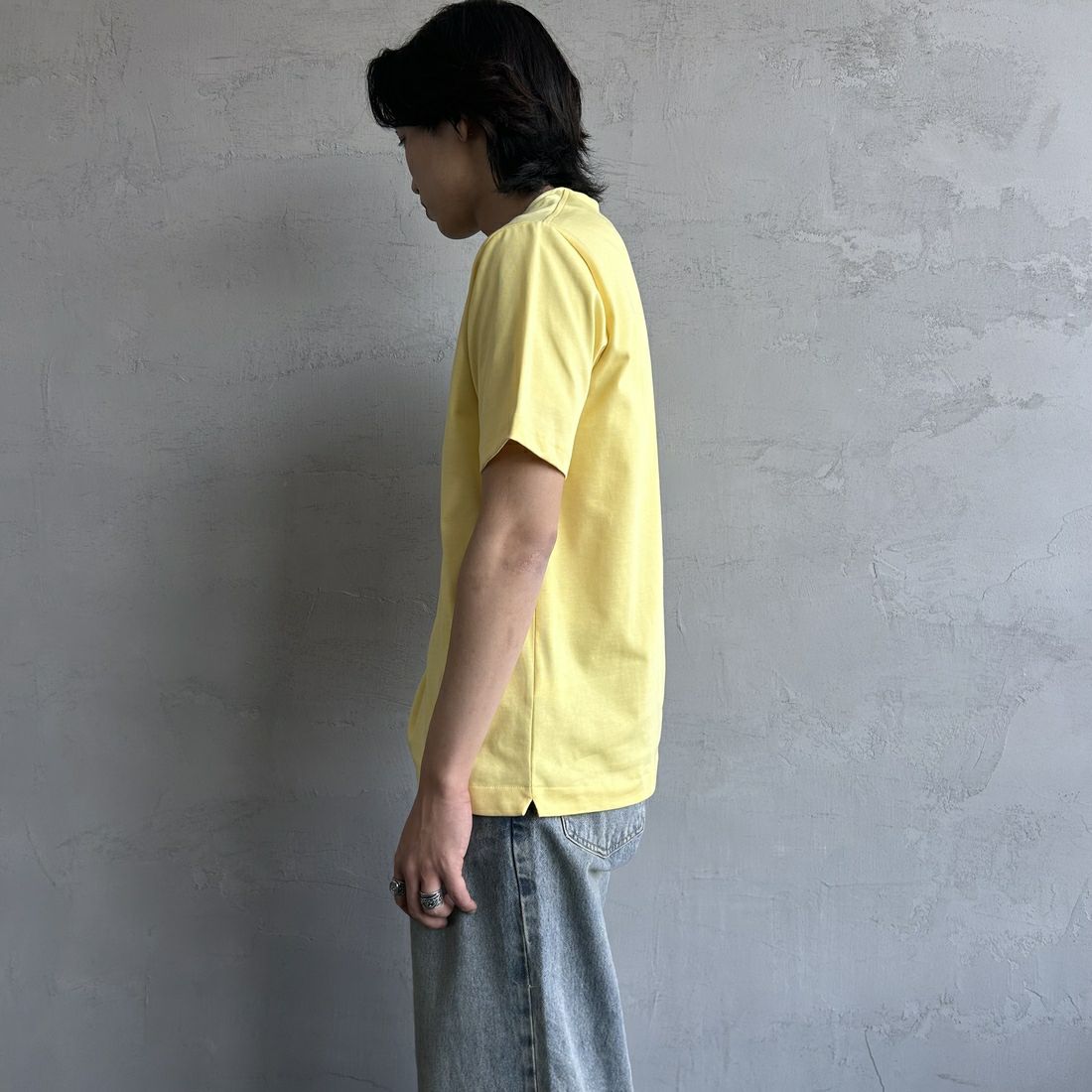 LACOSTE [ラコステ] クルーネックTシャツ [TH5582] 107 YELLOW &&モデル身長：179cm 着用サイズ：4&&