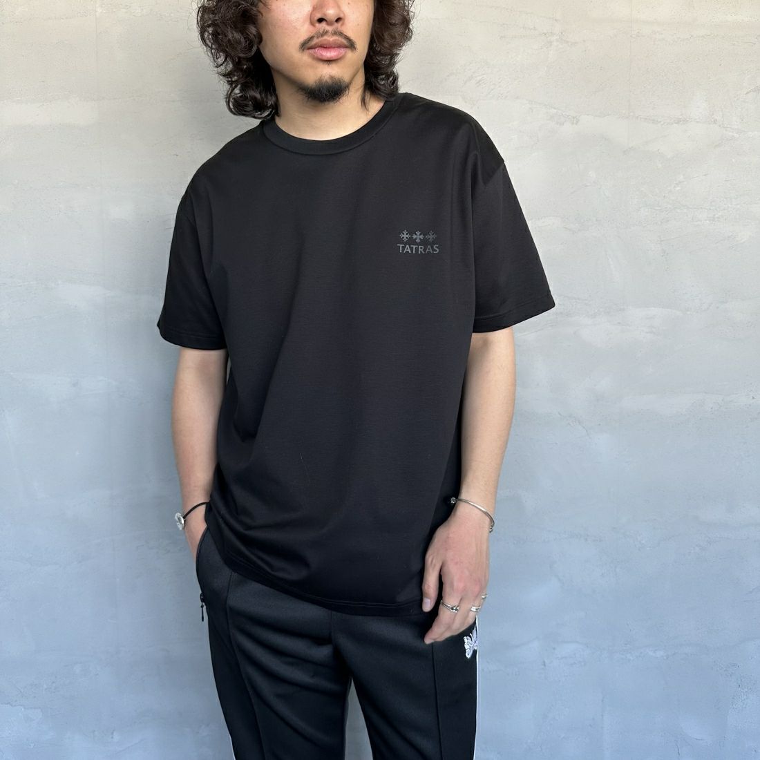 TATRAS [タトラス] EION/エイオン クルーネックTシャツ [MTAT24S8239-M] BLACK &&モデル身長：173cm 着用サイズ：3&&