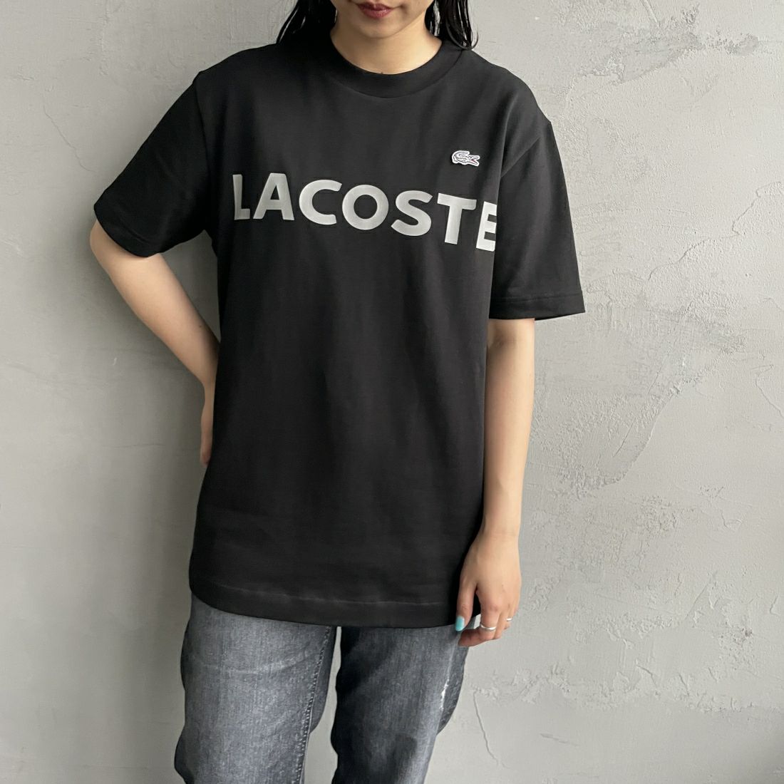 LACOSTE [ラコステ] ヘビーウェイトロゴTシャツ [TH2299] 031 BLACK &&モデル身長：156cm 着用サイズ：2&&