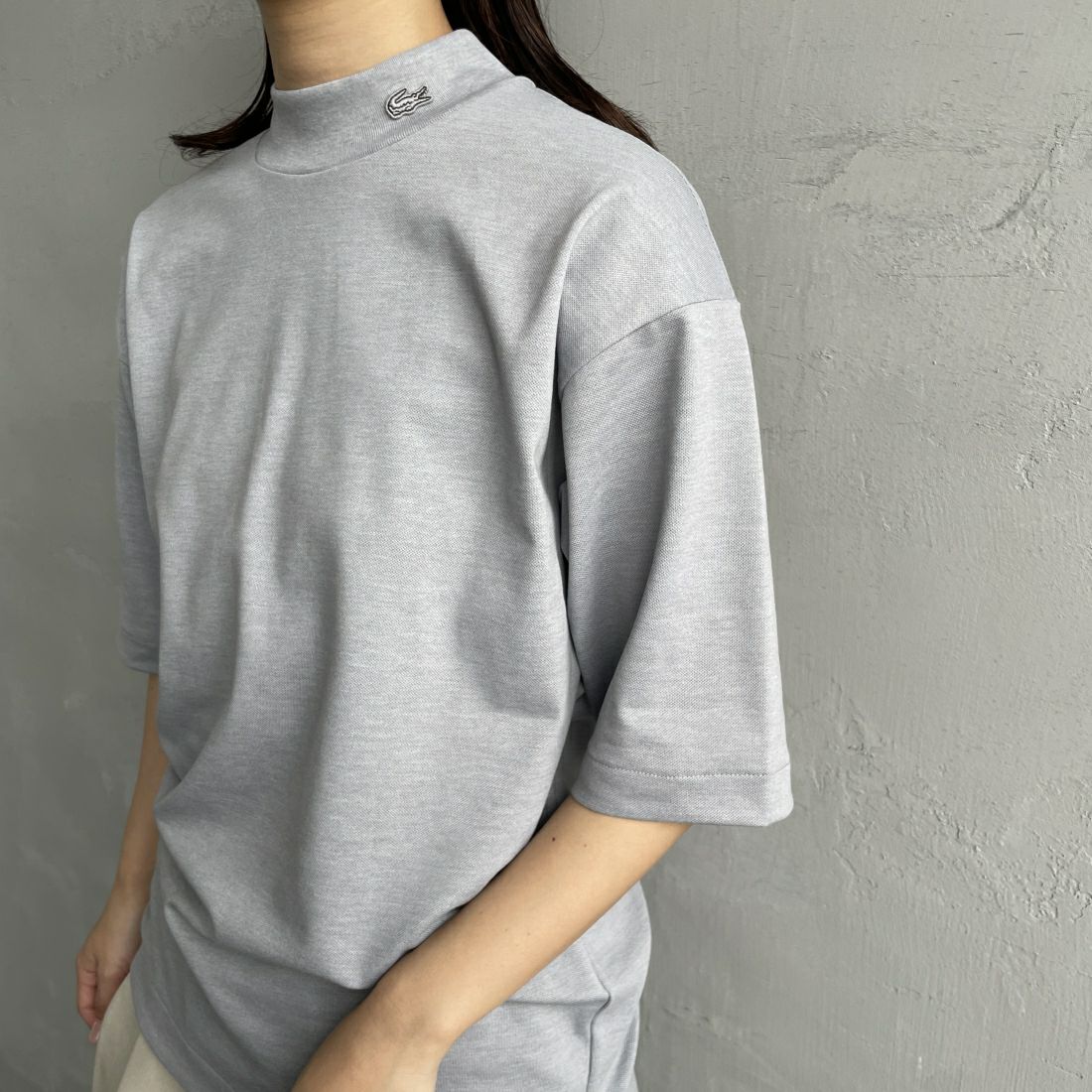 LACOSTE [ラコステ] 5分袖モックネックサマーニットTシャツ [TH079] CCA L.GREY &&モデル身長：163cm 着用サイズ：2&&