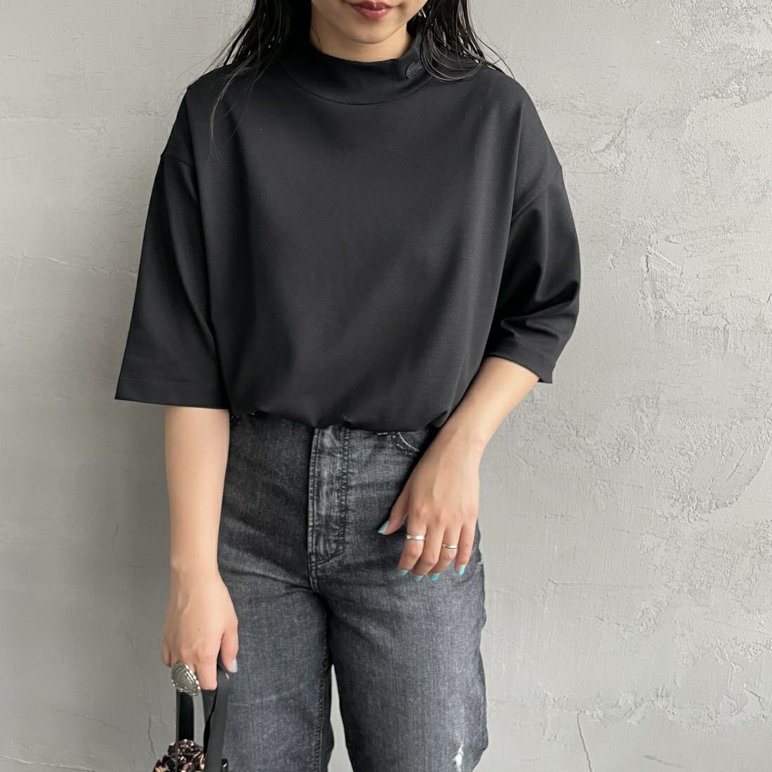 LACOSTE [ラコステ] 5分袖モックネックサマーニットTシャツ [TH079] 031 BLACK &&モデル身長：156cm 着用サイズ：2&&