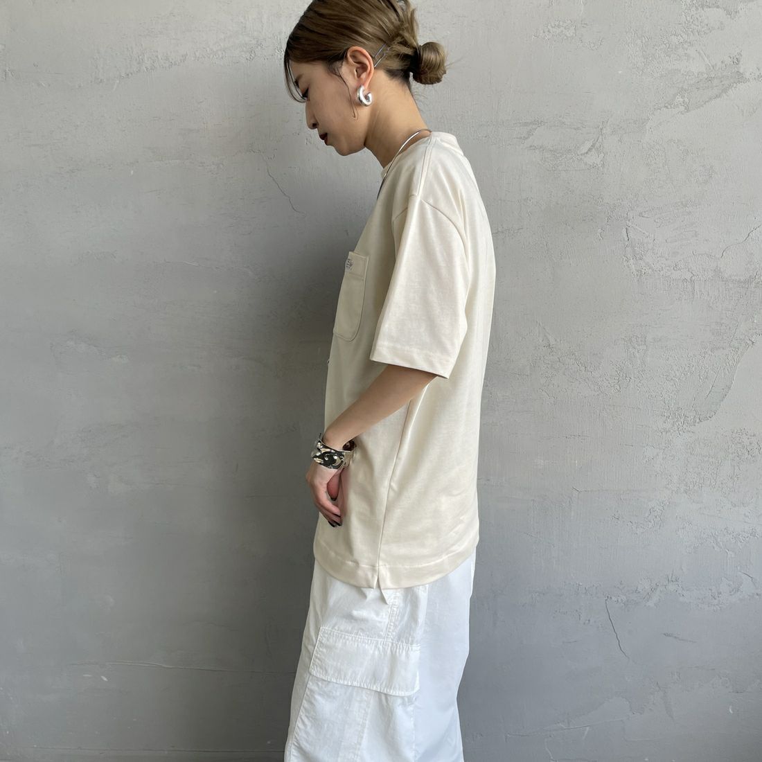 LACOSTE [ラコステ] クルーネックTシャツ [TH5582] XFJ ECRU &&モデル身長：150cm 着用サイズ：2&&