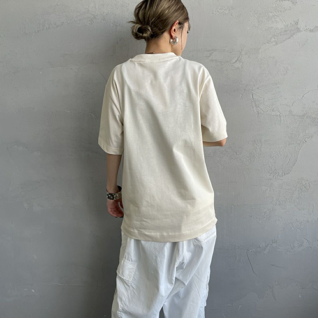 LACOSTE [ラコステ] クルーネックTシャツ [TH5582] XFJ ECRU &&モデル身長：150cm 着用サイズ：2&&