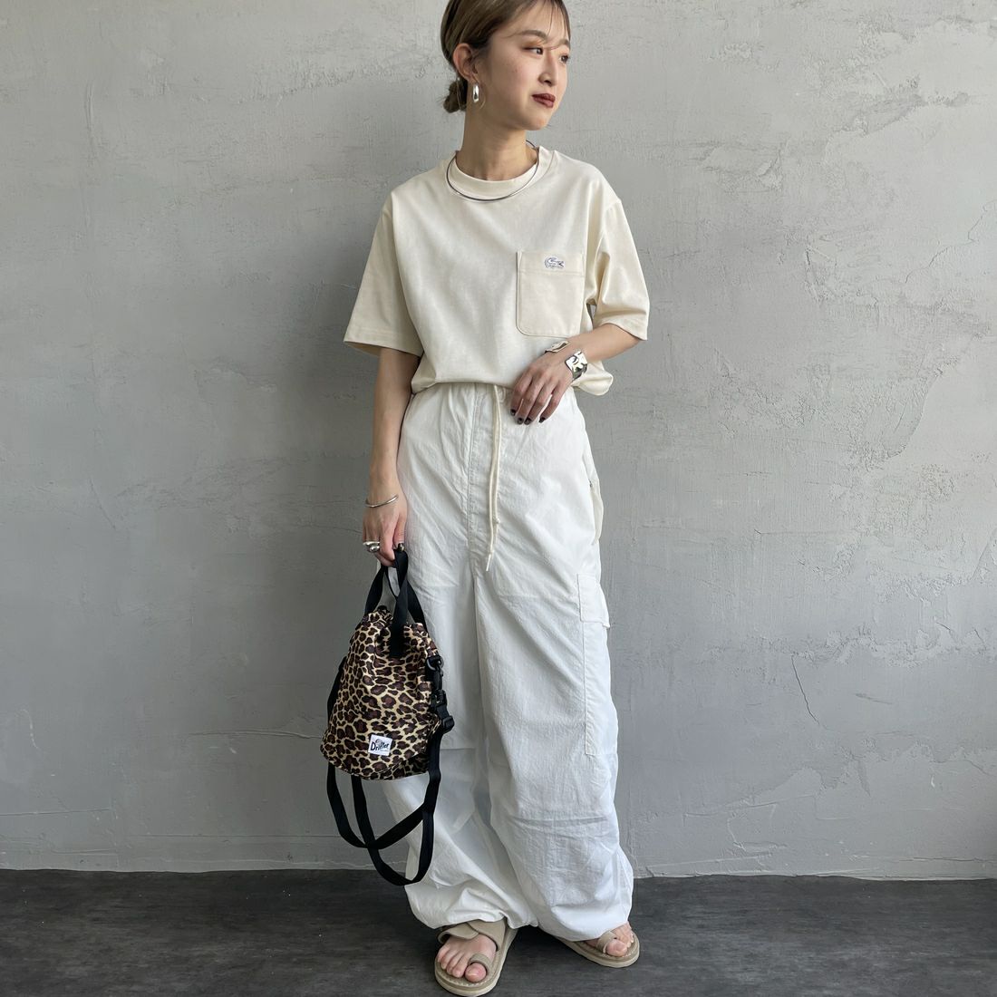 LACOSTE [ラコステ] クルーネックTシャツ [TH5582] XFJ ECRU &&モデル身長：150cm 着用サイズ：2&&