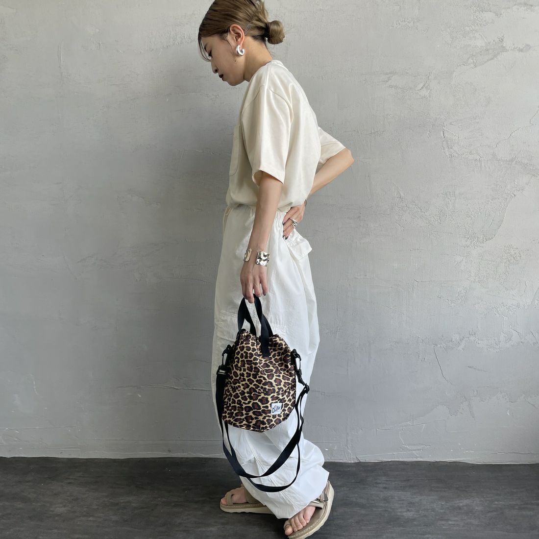 LACOSTE [ラコステ] クルーネックTシャツ [TH5582] XFJ ECRU &&モデル身長：150cm 着用サイズ：2&&