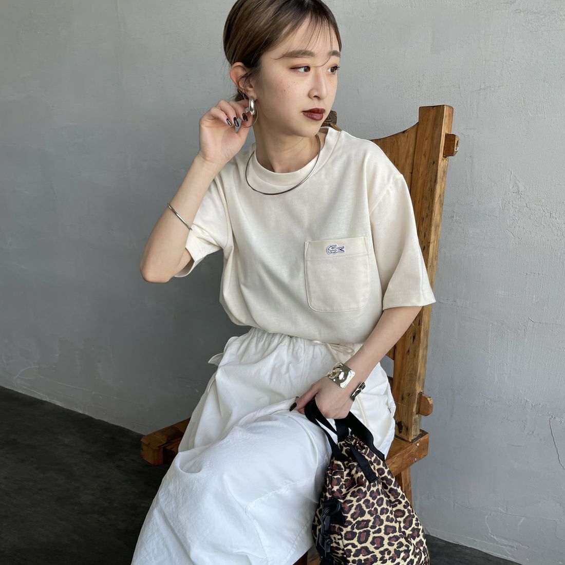 LACOSTE [ラコステ] クルーネックTシャツ [TH5582] XFJ ECRU &&モデル身長：150cm 着用サイズ：2&&