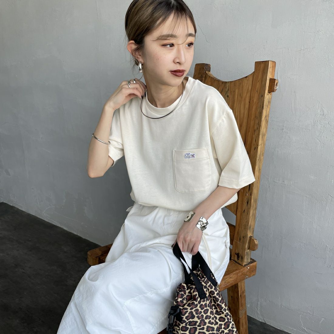 LACOSTE [ラコステ] クルーネックTシャツ [TH5582] XFJ ECRU &&モデル身長：150cm 着用サイズ：2&&